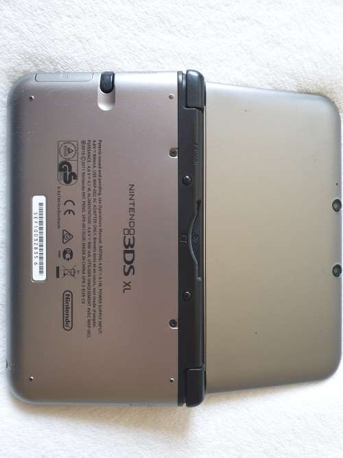 Nintendo 3DS XL Console + Original Box + 10  Games