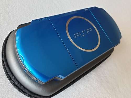 Sony PSP/Playstation Portable Slim + 15 Games + Original Box