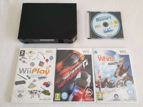 Nintendo Wii Console + 4 Games