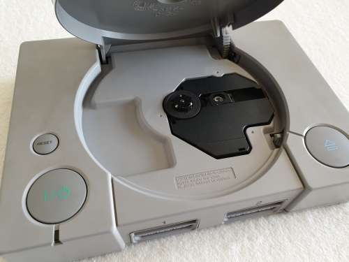 PS1 / Playstation One Console + 2 Controllers