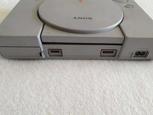 PS1 / Playstation One Console + 2 Controllers