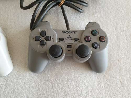 PS1 / Playstation One Console + 2 Controllers