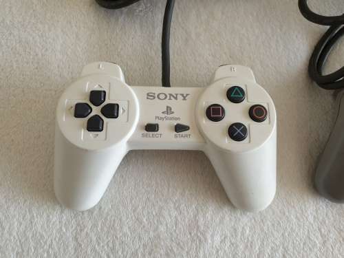 PS1 / Playstation One Console + 2 Controllers