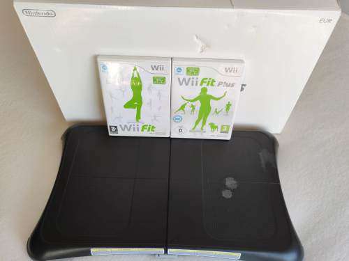Nintendo Wii Balance Board + Wii Fit And Wii Fit Plus Games (PAL)