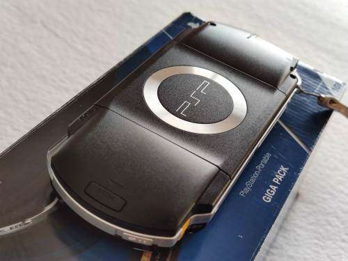 PSP / Playstation Portable Console (Model 1004) + 10 Games + Original Box