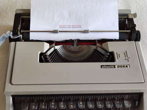 Olivetti Dora Typewriter - Includes Carrying Case + Extras