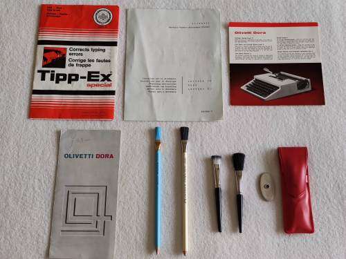 Olivetti Dora Typewriter - Includes Carrying Case + Extras