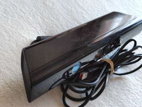 Xbox 360 Kinect Sensor + 3 Xbox 360 Games