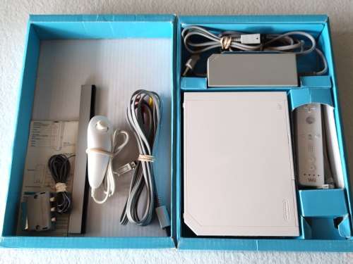 Nintendo Wii Console + 5 Games