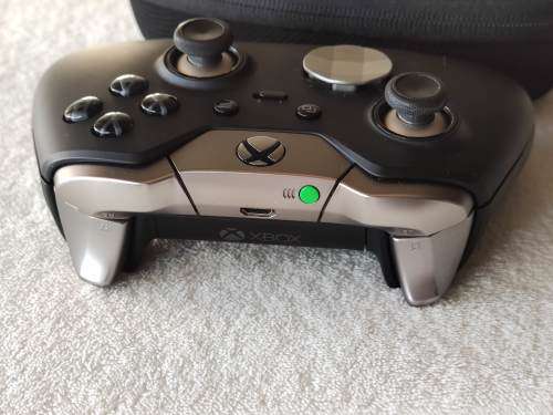 Xbox Elite Wireless Controller - Xbox One / Windows