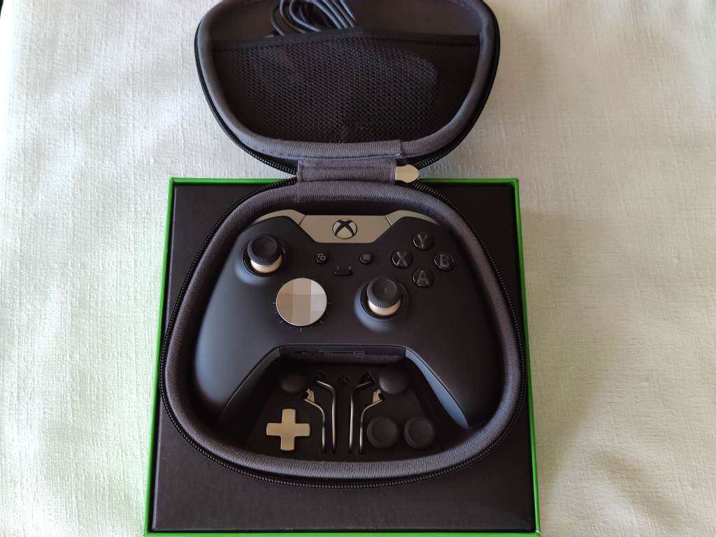 Xbox Elite Wireless Controller - Xbox One / Windows