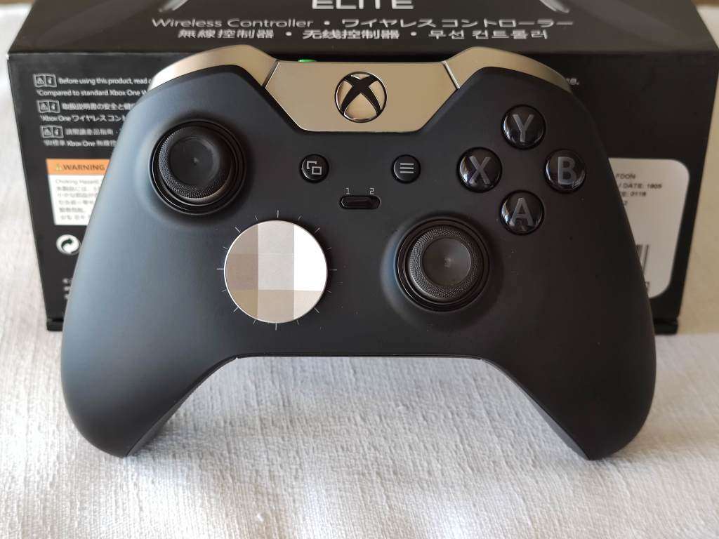 Xbox Elite Wireless Controller - Xbox One / Windows
