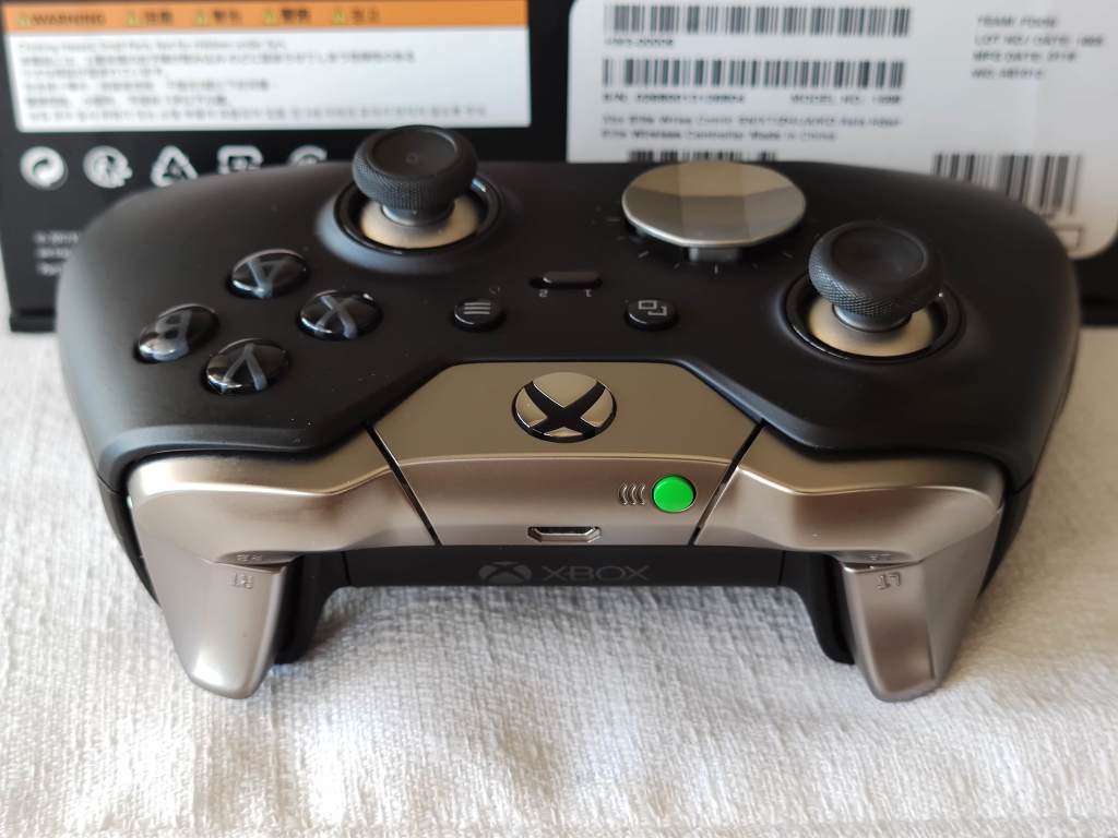 Xbox Elite Wireless Controller - Xbox One / Windows