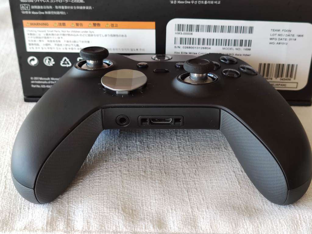 Xbox Elite Wireless Controller - Xbox One / Windows