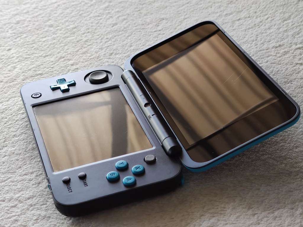`New` Nintendo 2DS XL Console
