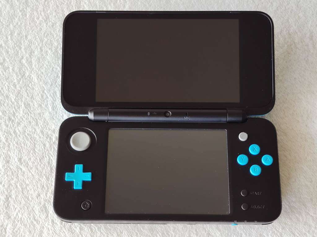`New` Nintendo 2DS XL Console