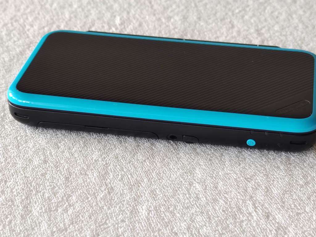 `New` Nintendo 2DS XL Console