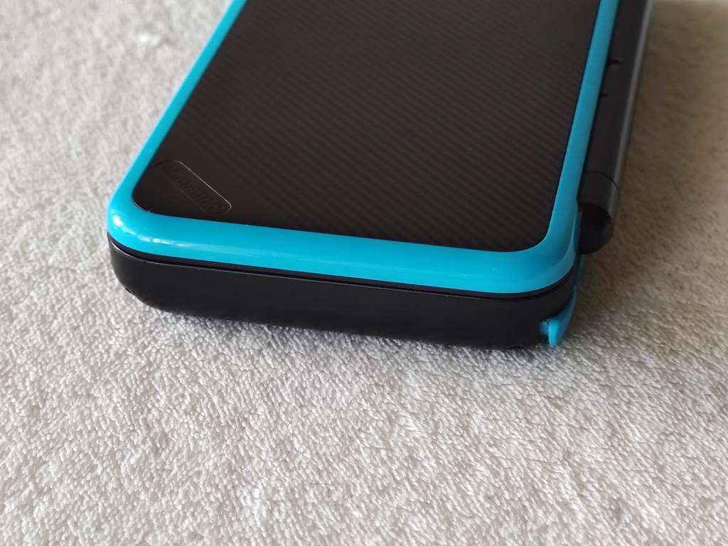 `New` Nintendo 2DS XL Console