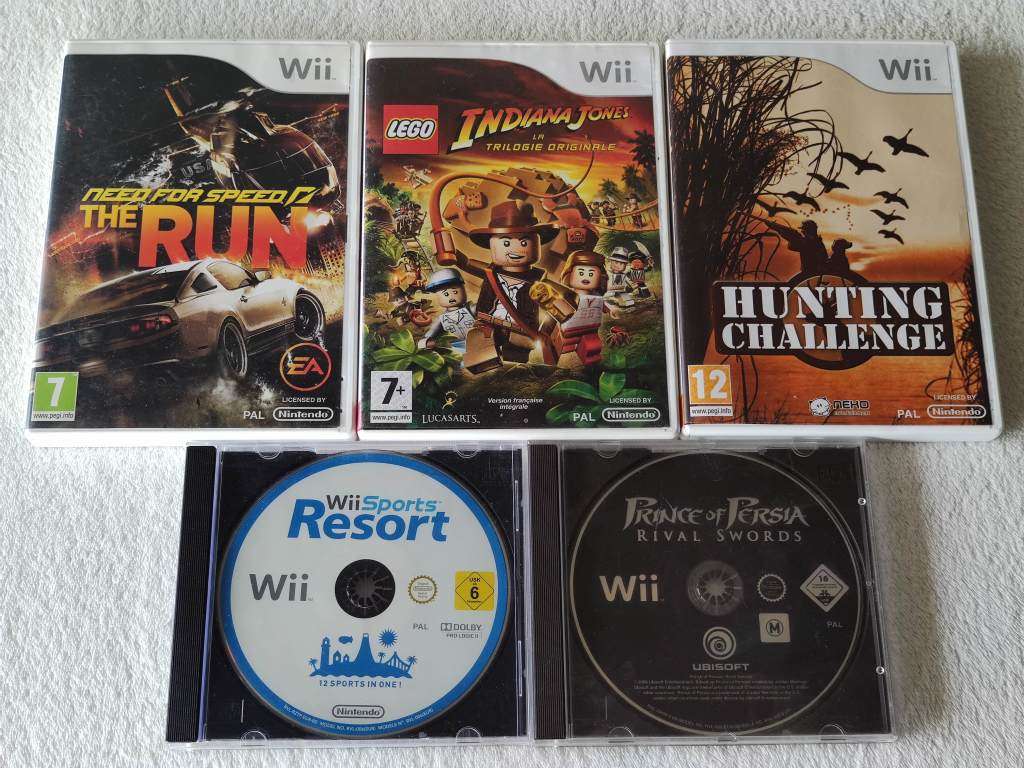 Nintendo Wii Console + 5 Games