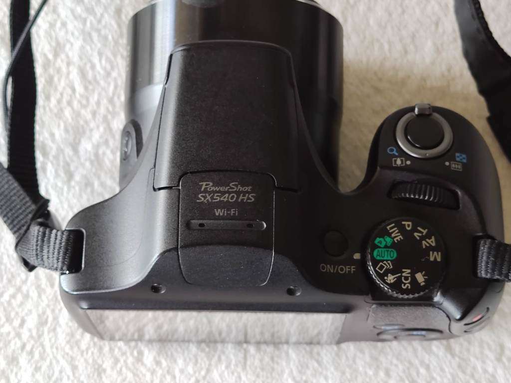 Canon PowerShot SX540 HS - 20.3MP / 50x Zoom / WiFi NFC - Connected Bridge Camera