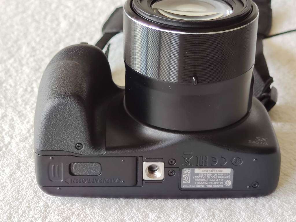 Canon PowerShot SX540 HS - 20.3MP / 50x Zoom / WiFi NFC - Connected Bridge Camera