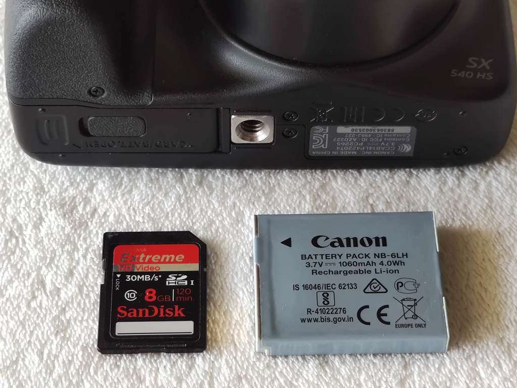 Canon PowerShot SX540 HS - 20.3MP / 50x Zoom / WiFi NFC - Connected Bridge Camera