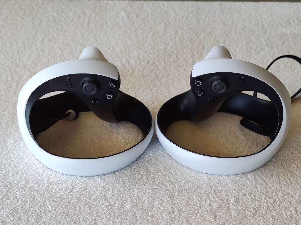 PSVR2 Headset + Controllers - PlayStation 5
