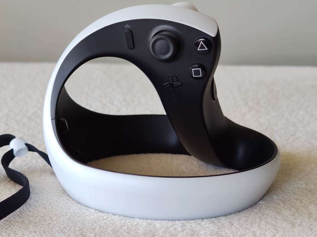 PSVR2 Headset + Controllers - PlayStation 5