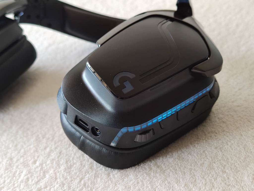 Logitech G935 - Wireless Gaming Headset (PS5/PS4/PC/Nintendo Switch)