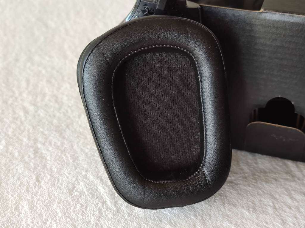 Logitech G935 - Wireless Gaming Headset (PS5/PS4/PC/Nintendo Switch)