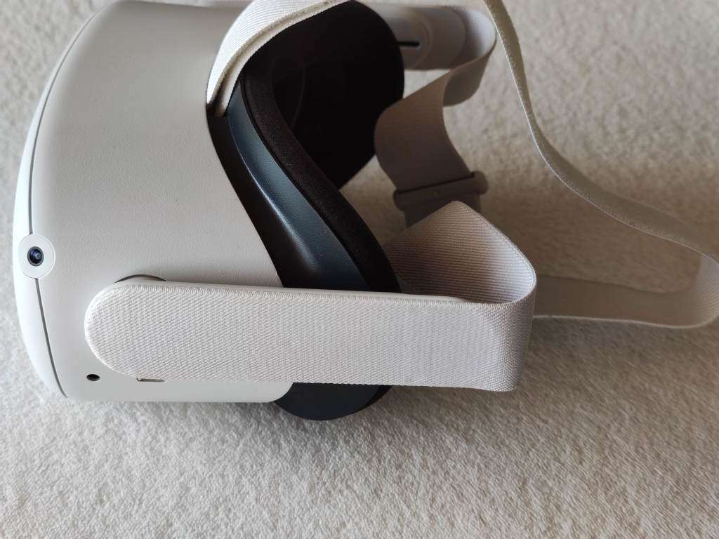 Meta Quest / Oculus Quest 2 All-In-One Virtual Reality Headset - 128GB