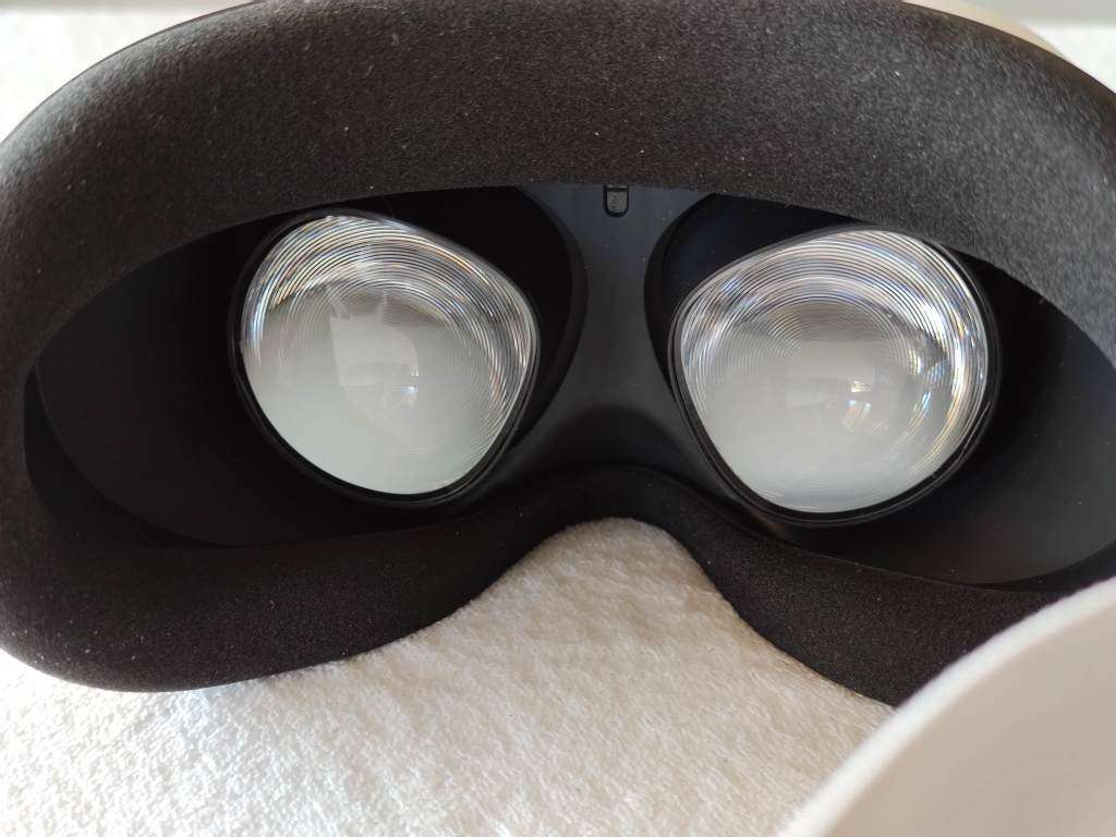 Meta Quest / Oculus Quest 2 All-In-One Virtual Reality Headset - 256GB