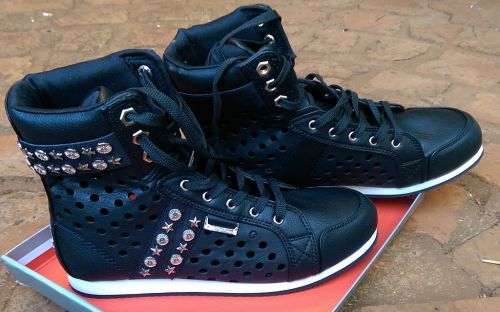 Ladies Sissy Boy ankle-high sneakers (Size 6)