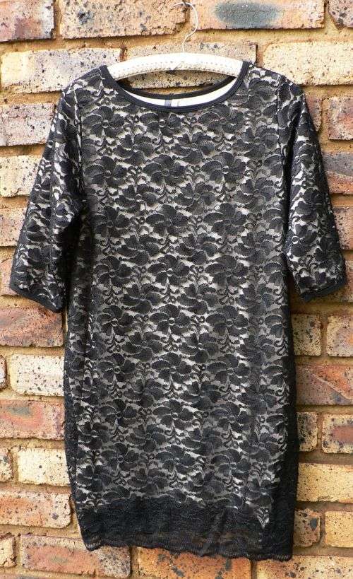 Label of Love black lace short dress (or tunic top) with 3/4 sleeves (fully lined) - Size M - XL
