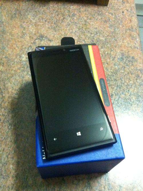 NOKIA LUMIA 920 32GB + Wireless Charger *Excellent Condition*