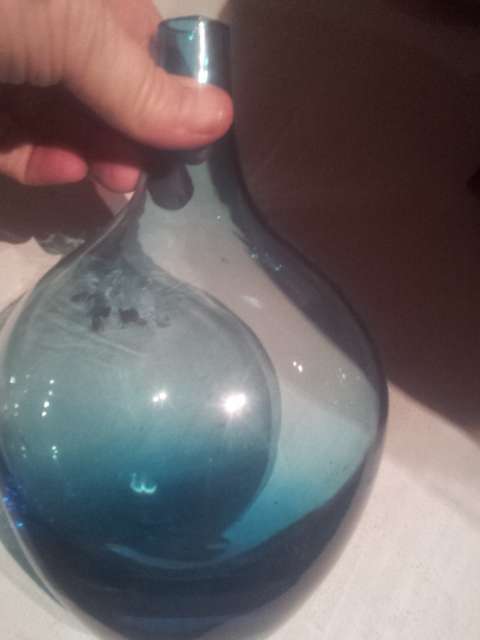 vase stunning blue- even if not vintage - collectable!