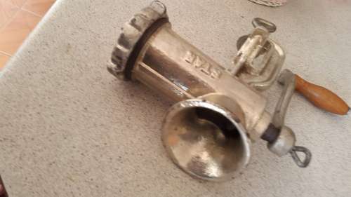 meat grinder mincer -description as per pics - parts as per pics