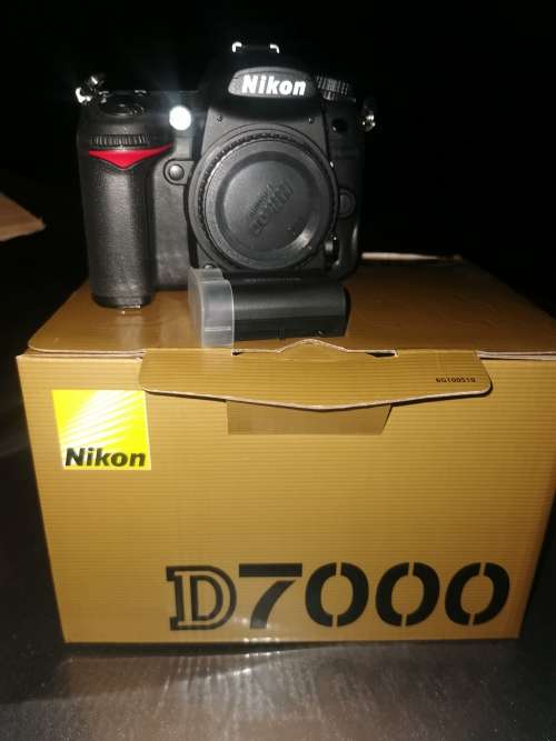 Brand new nikon d7000 body only 16.2 Mp and 1080 HD video recording