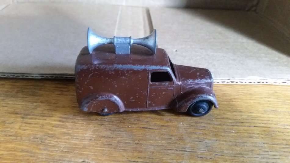 Dinky #34c Loudspeaker Van