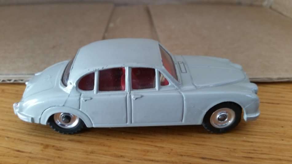 Dinky #195 Jaguar 3.4 Litre