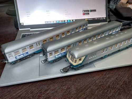 LIMA HO German DB silverfish coach in Quelle livery