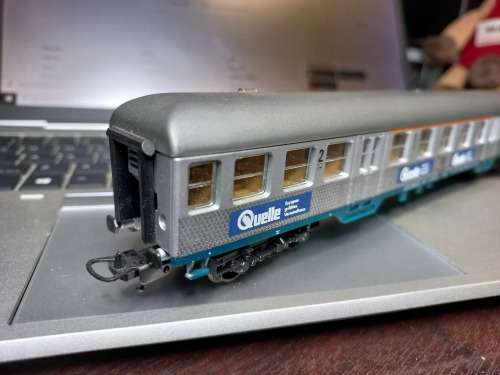 LIMA HO German DB silverfish coach in Quelle livery