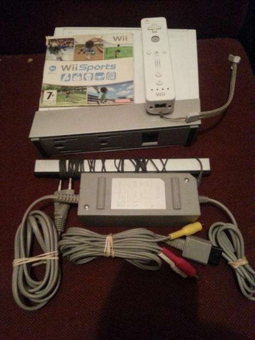 LATE ENTRY!!!  Nintendo Wii in good condition R1 Start!!!!!!
