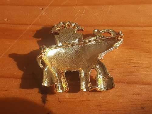 Delicate Elephant brooch in good condition