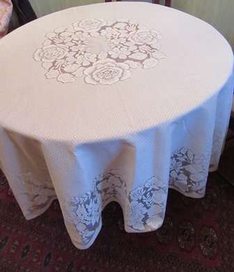 Stunning Round Lace Tabelcloth