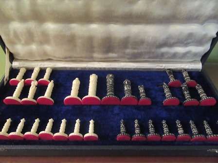 Ivory/ Bone Chess Set in Satin Lined Box