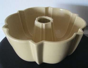 Vintage Baking Bundt Cake Pan Stoneware / Jelly Mould