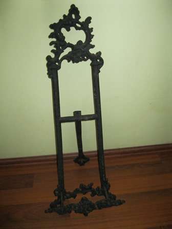 Vintage Decorative  Cast Iron Easle