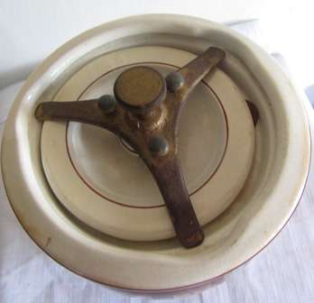 Dickens Grimwaldes Tobbaco Jar With Lid