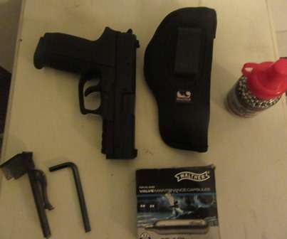 Guerrilla Snorre Co2 Pistol with Steel BB's Co2 Capsule & Holster